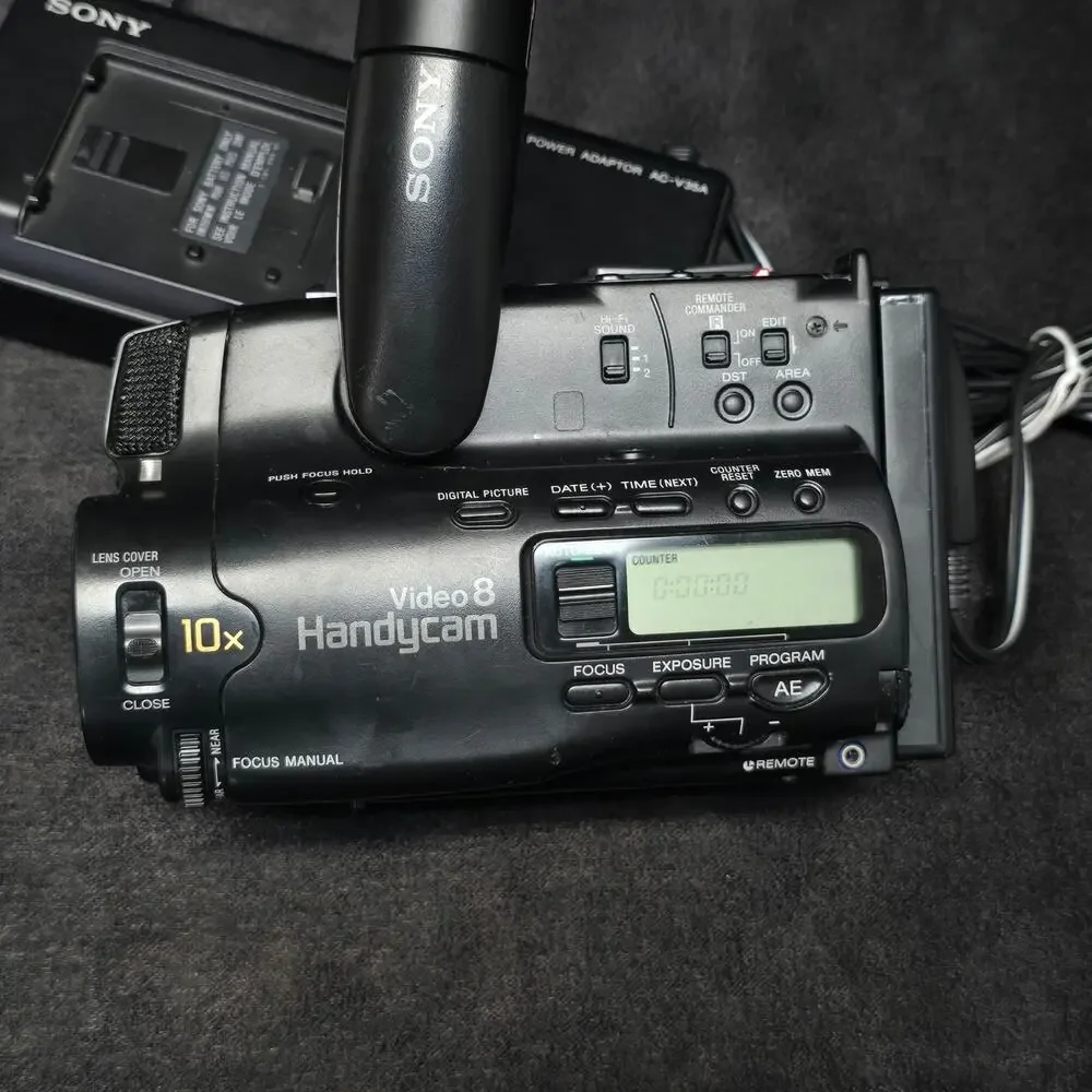 SONY Video Camera Recorder CCD-TRV91 Camcorder Charger Batteries & Videotape